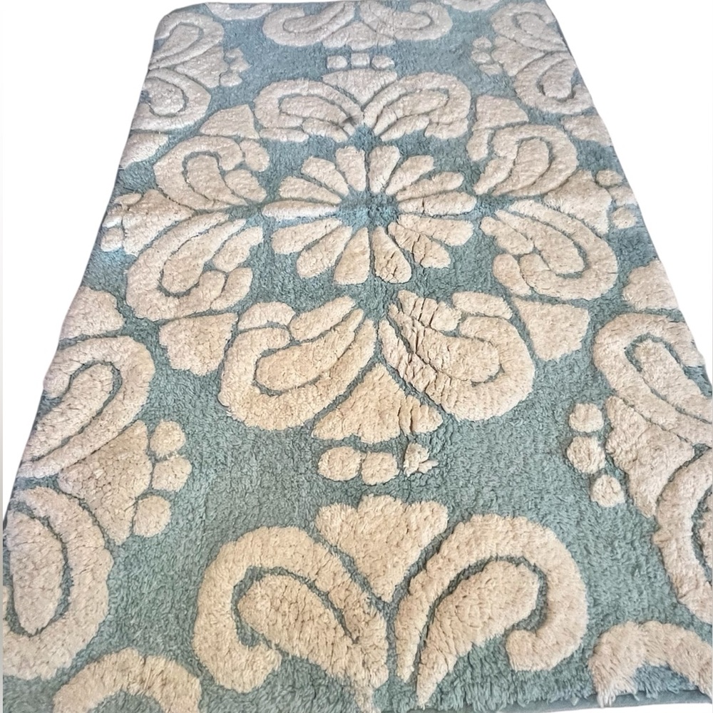 NEW Elegant Cream and Blue Bath Rug